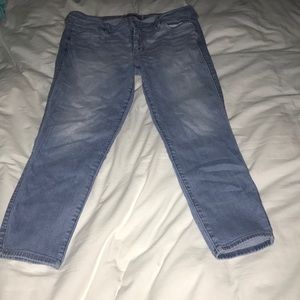 Ankle light denim jeans.